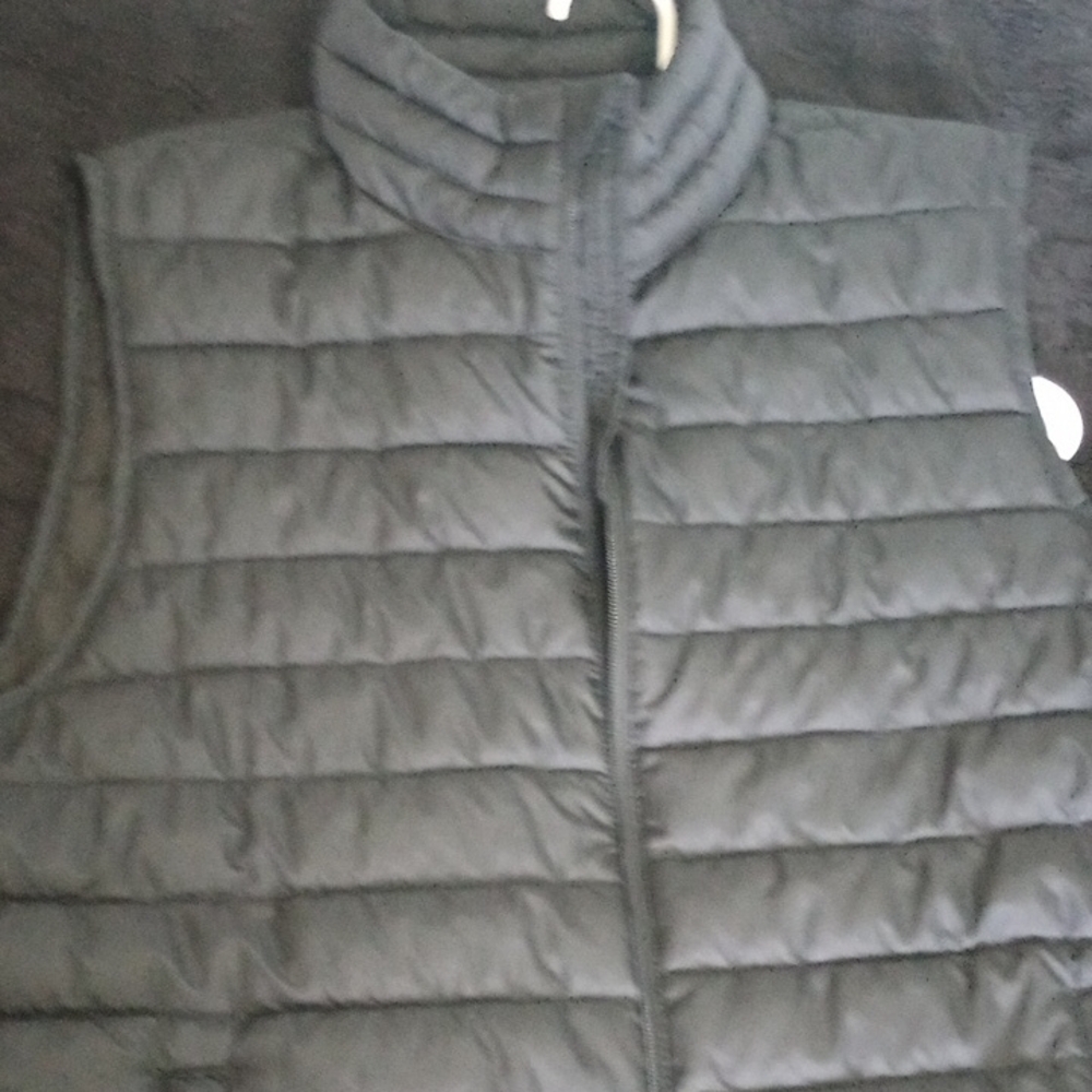 GAP Men's Dark Gray Puffer Vest